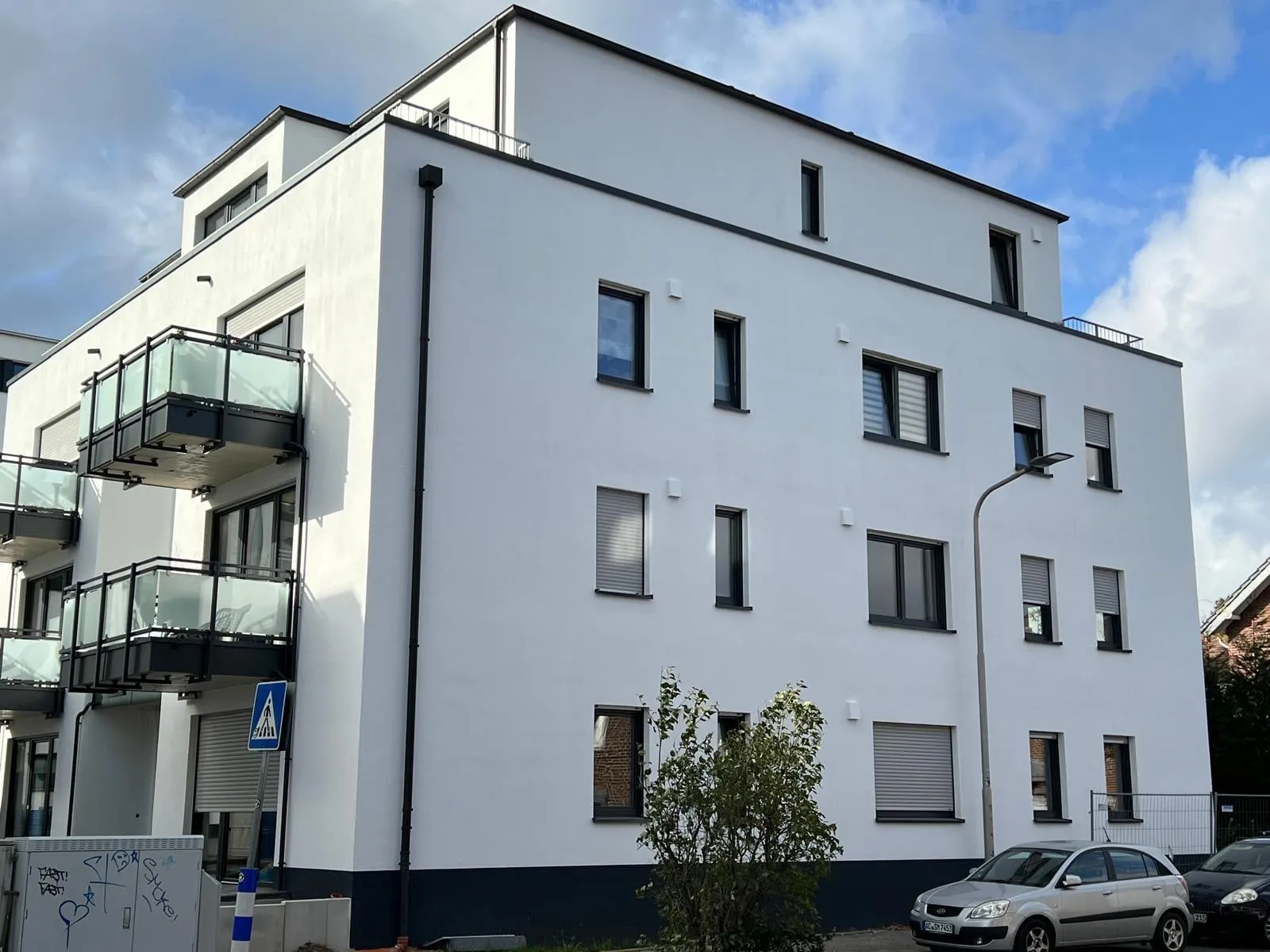 Straßenseite nach Abschluss der Arbeiten