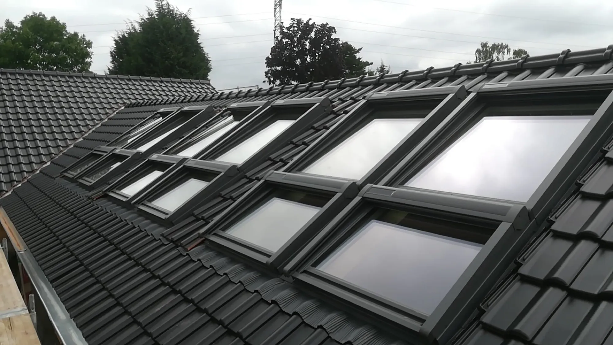 Eingebautes VELUX Dachfenster im Steildach