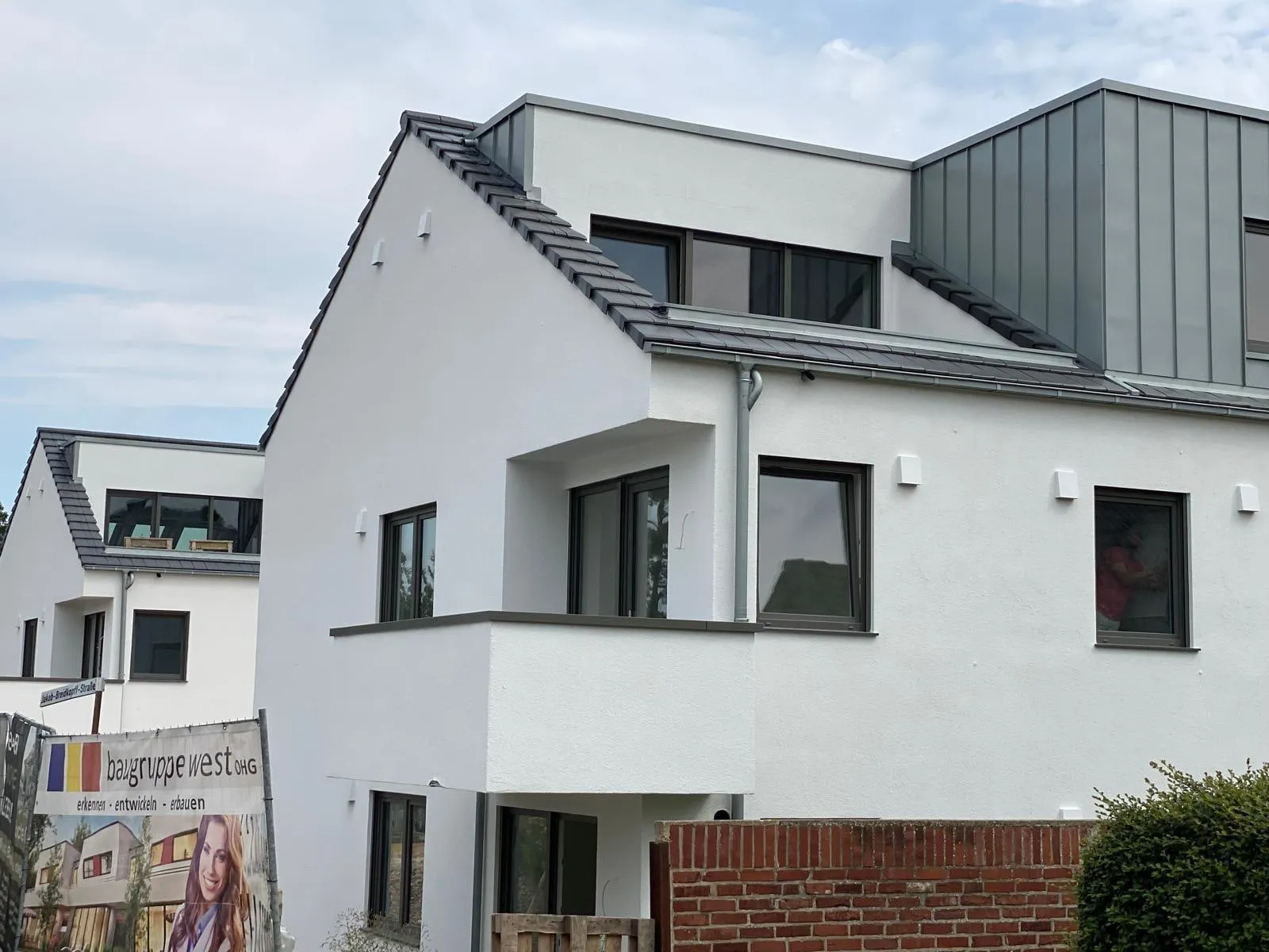 Gaube und Dachfläche von der Straßenseite